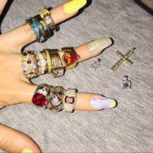 11 gold rings, 2 diamond pennants, 1 cross pennant